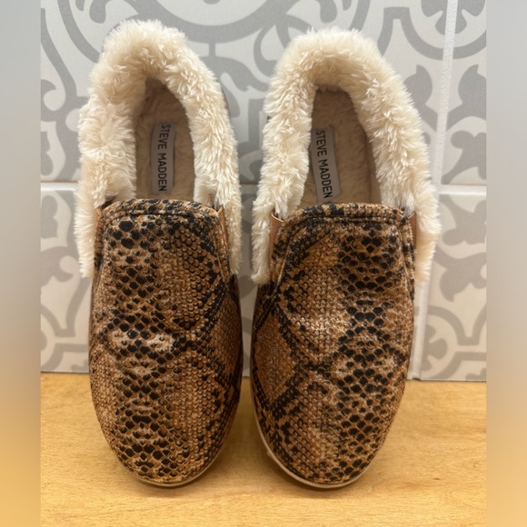 NWOT Steve Maddens Slippers size 9 - Picture 6 of 6